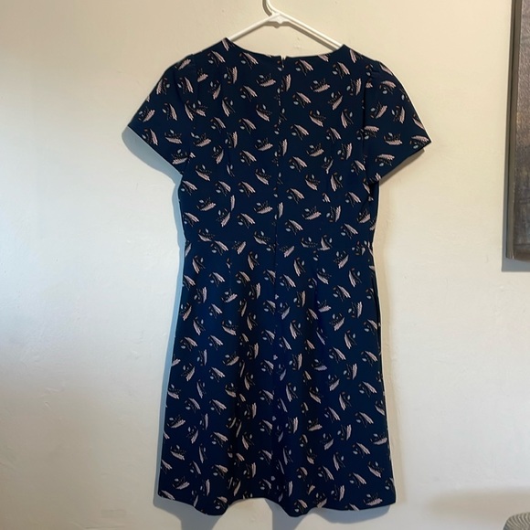 Loft, navy A-line dress with feather pattern. Size 4. - Picture 4 of 6